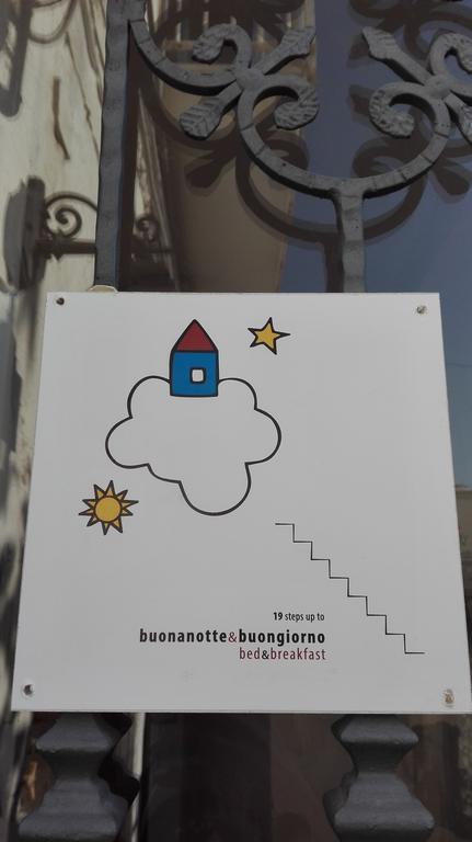 Buonanotte & Buongiorno Guesthouse Napoli Bagian luar foto